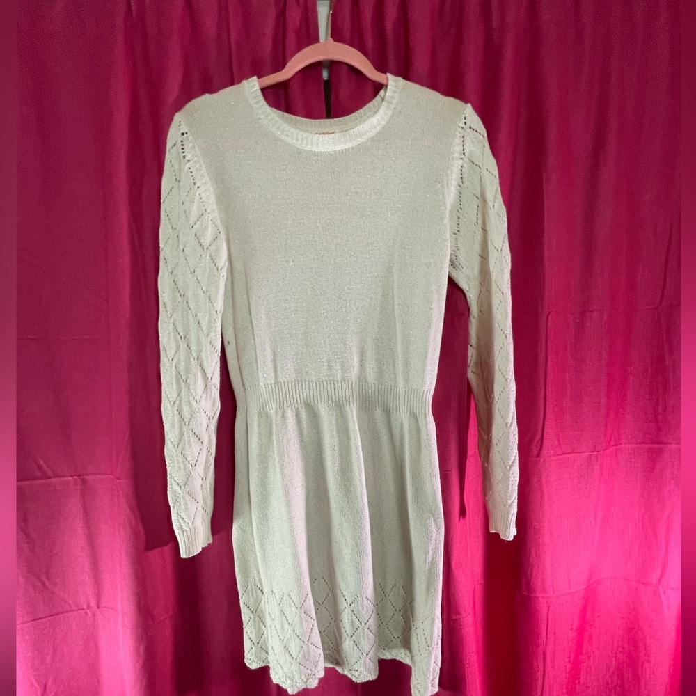 Cute white dress with sparkles. Size 14 youth.